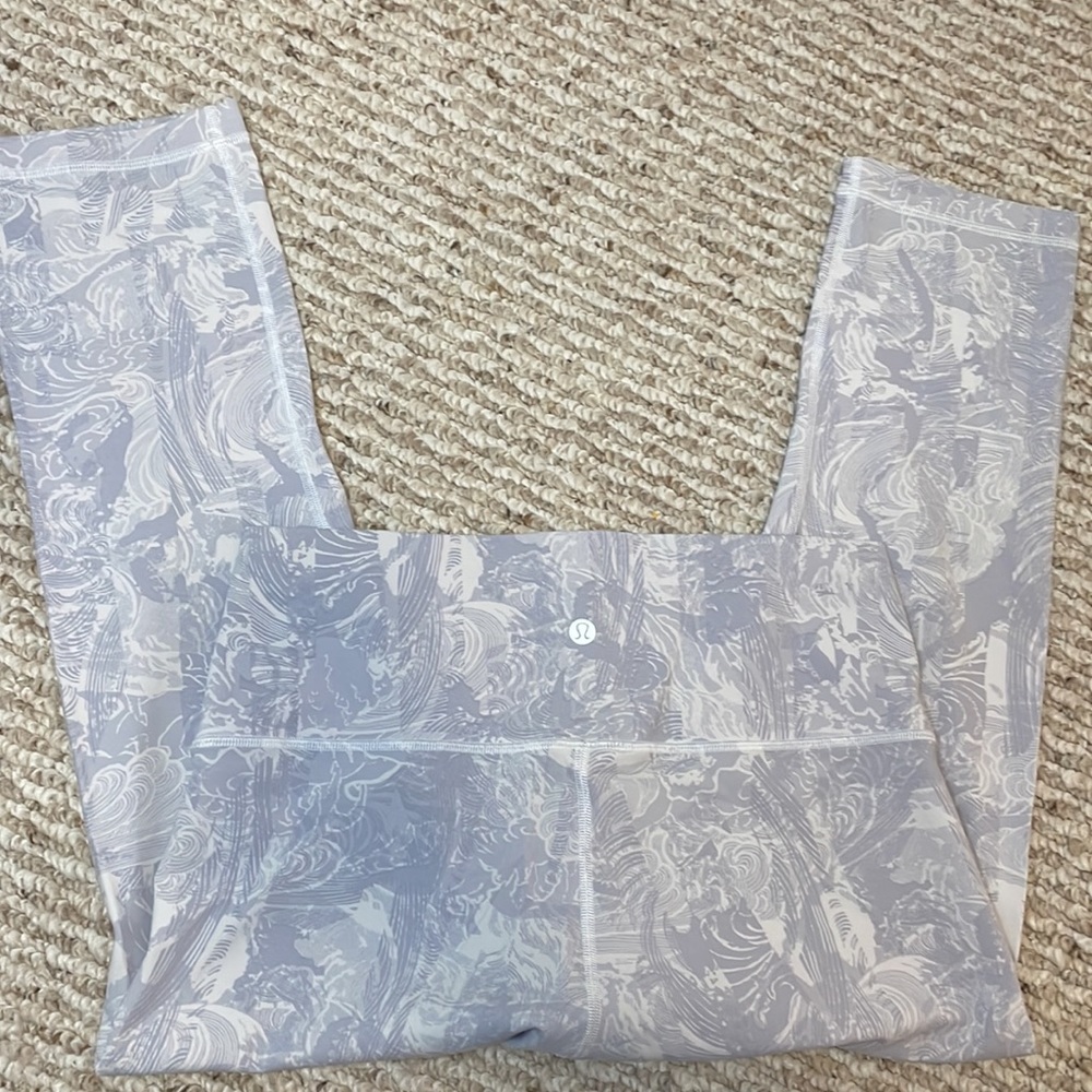 Size 10 - Lululemon Wunder Under Crop (Hi-Rise) *2 - Picture 2 of 7